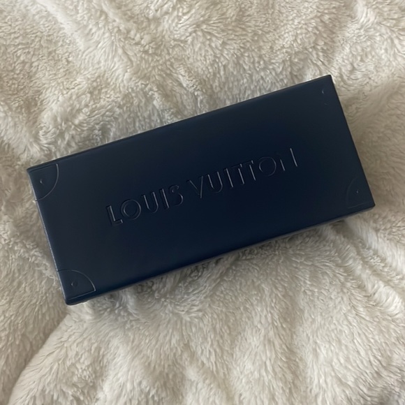 Made for Love ❤️ Louis Vuitton 💯authentic sunglasses - Picture 11 of 12